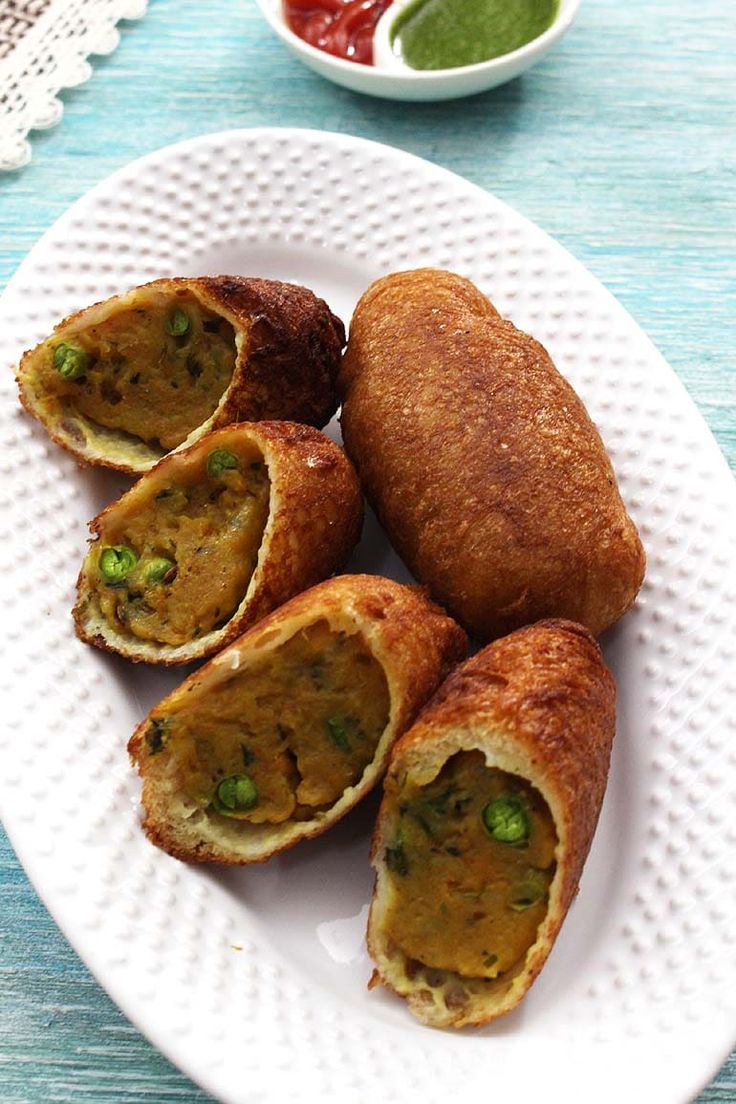Crispy bread rolls stuffed with spiced potato filling